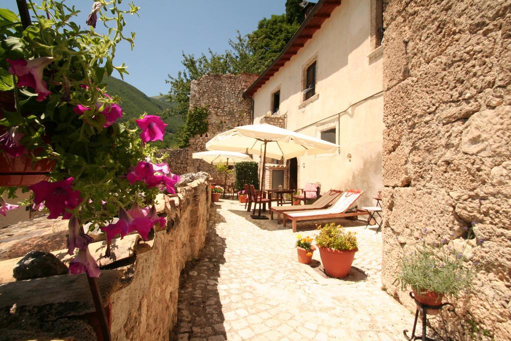 Sotto Il Castello Gagliano Aterno Exterior foto