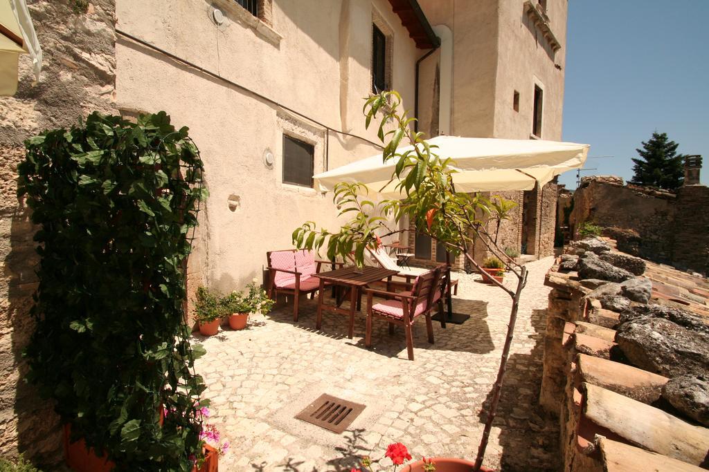 Sotto Il Castello Gagliano Aterno Exterior foto