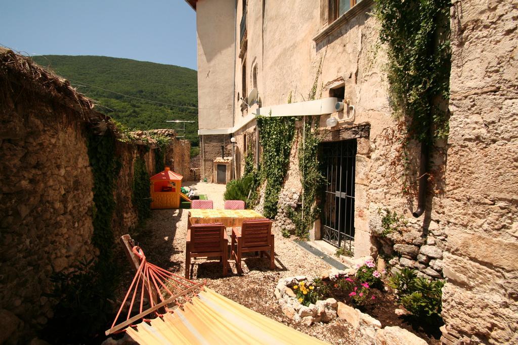 Sotto Il Castello Gagliano Aterno Exterior foto