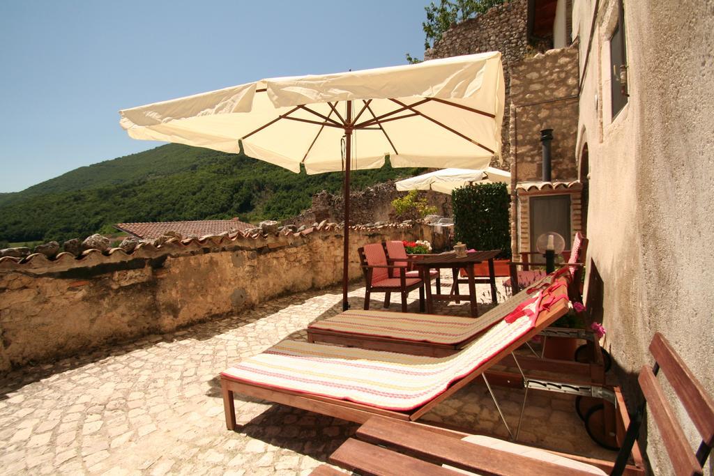 Sotto Il Castello Gagliano Aterno Exterior foto