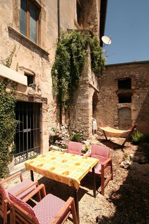 Sotto Il Castello Gagliano Aterno Exterior foto